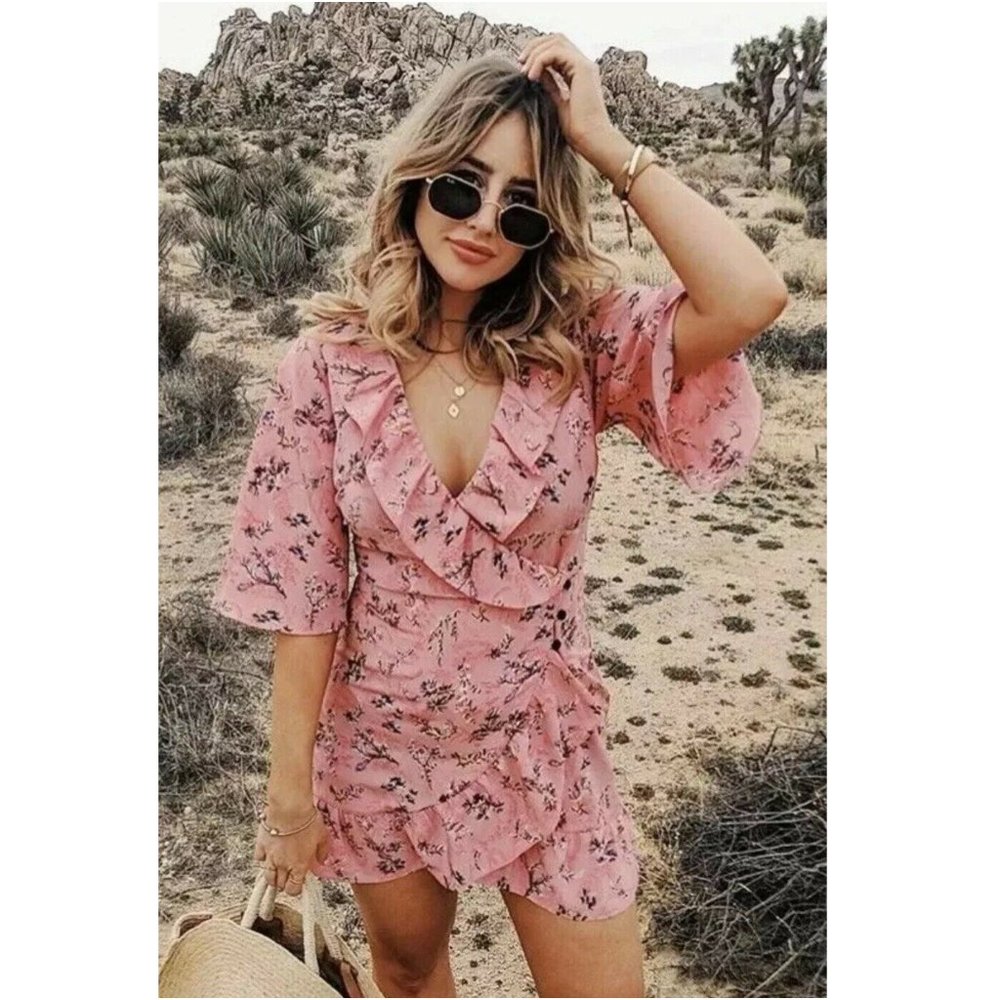 - NWT Topshop Pink Ruffle Floral Dress is 4P but top shop runs like a 0